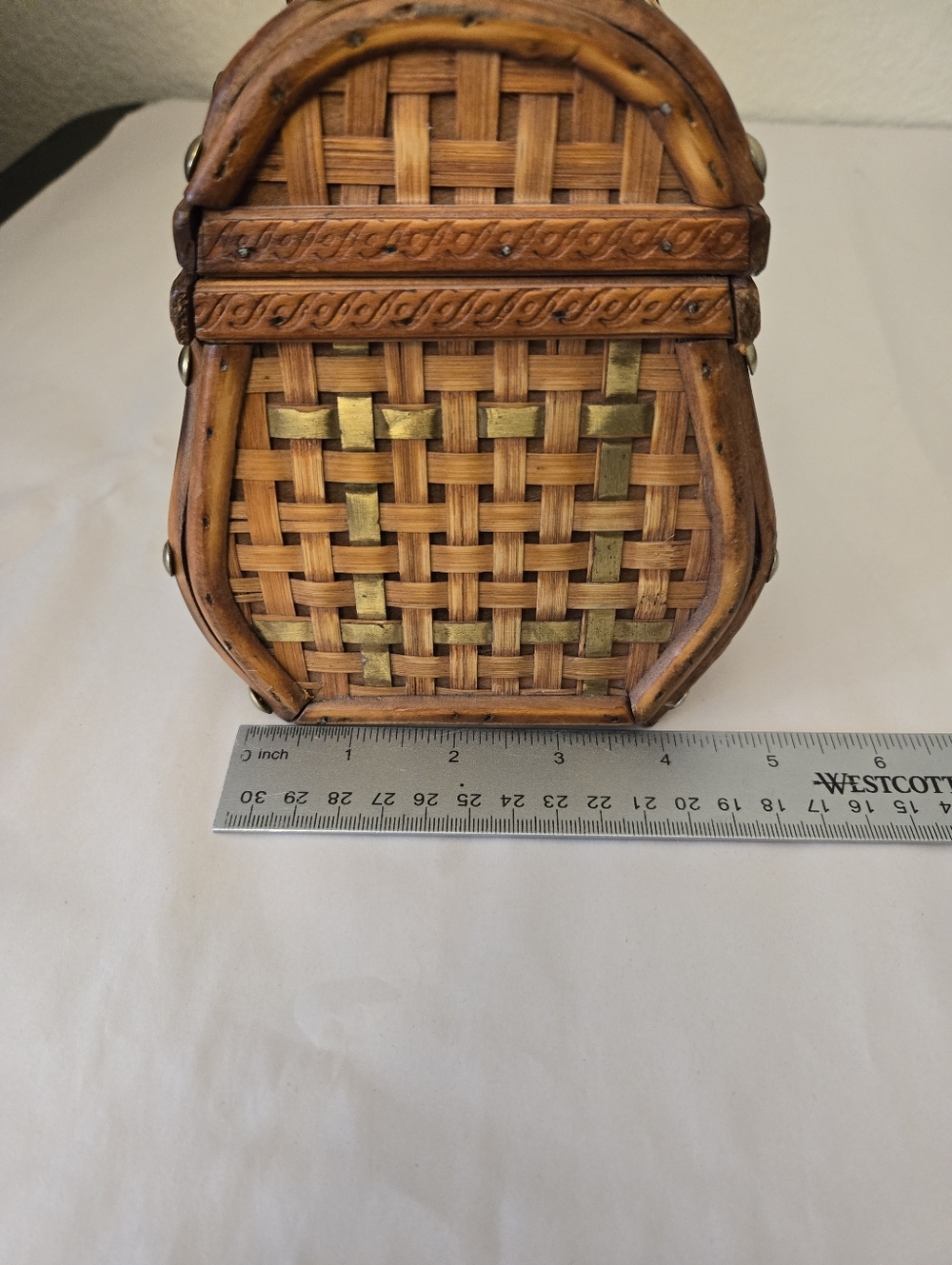Three Hands Corp Vintage Keepsake Box Wooven Bamboo Brass Accent Latch Front - Picture 11 of 12